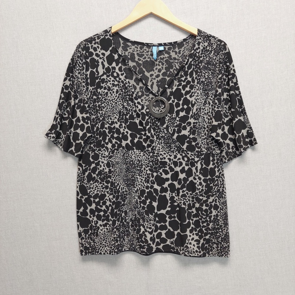 Womens Black Gray Animal Print Faux Wrap Blouse Boho‎ Chic Pendant Accent XL